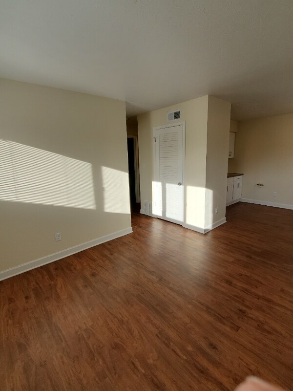 Building Photo - 2854 Joyce Ave