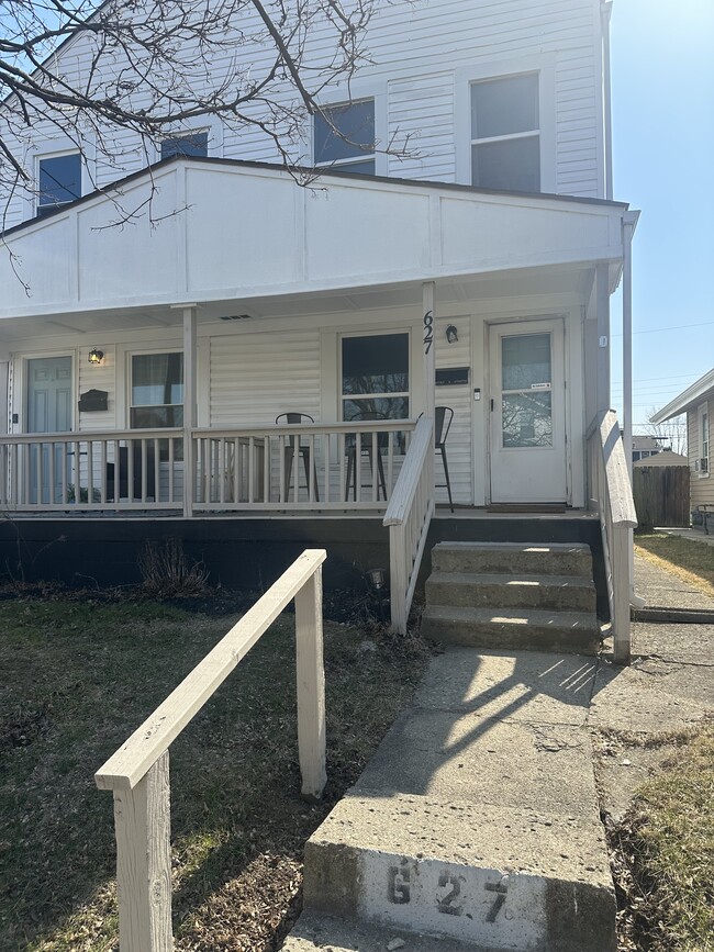 Building Photo - 627 Sheldon Ave