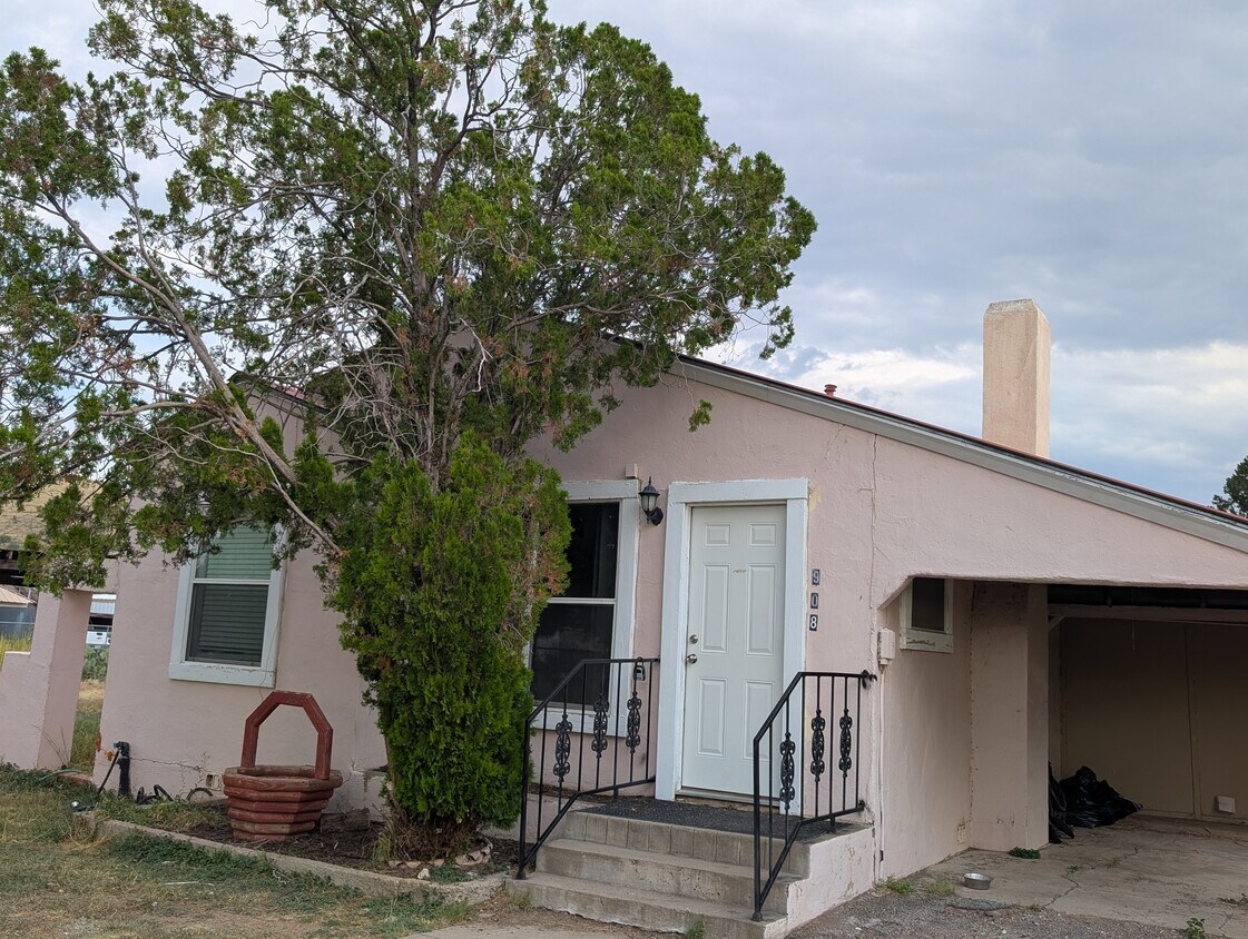 Foto principal - 908 W Avenue H