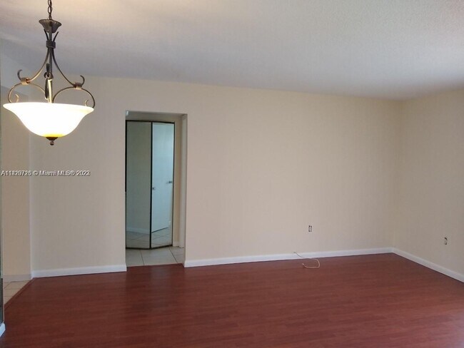 Foto del edificio - 3948 NE 169th St