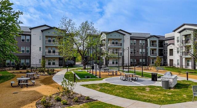 Foto del edificio - 4600 E McKinney St