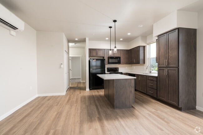 1BR, 1 BA - 640 SF - Millworx