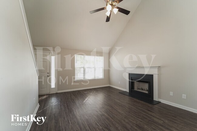 Foto del edificio - 7008 Hidden Creek Dr