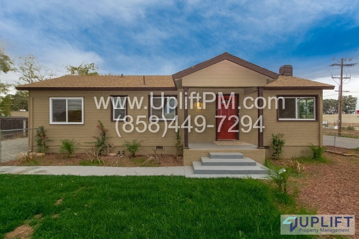 Primary Photo - B St (948-50) (Ramona)