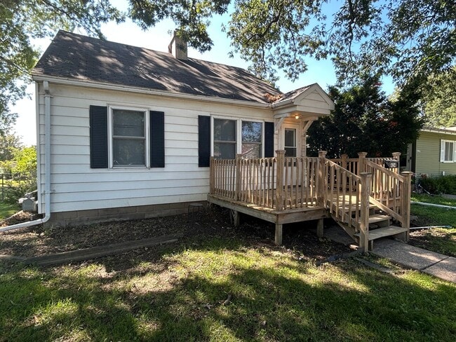 Building Photo - Updated 3-Bedroom Home