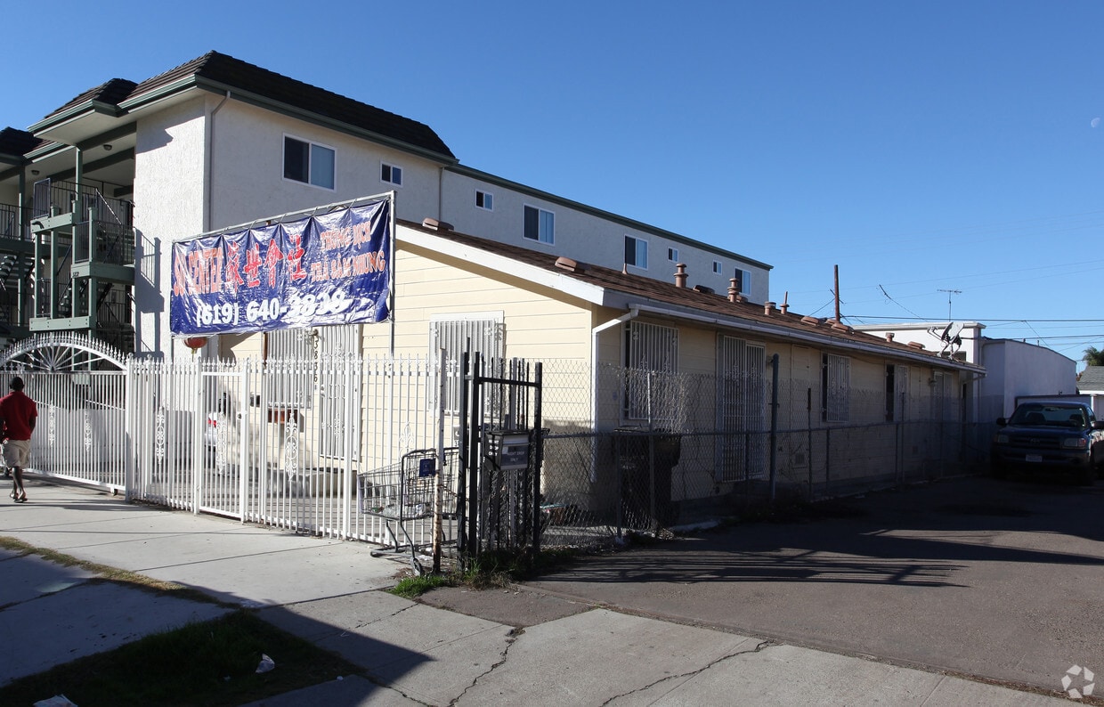 Primary Photo - 3838-3840 43rd St