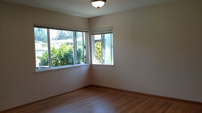 Building Photo - Updated Vintage Charm in Downtown Menlo Park