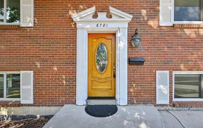 Photo - Welcome to this spacious 3+ bed, 2-bath bi-level home in Arvada - Available Now!