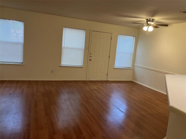 Foto del edificio - 9629 Sugar Hill Dr