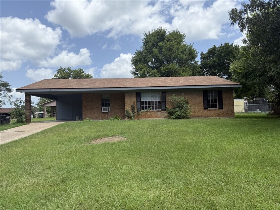 Primary Photo - **Updated 3-Bedroom Home for Rent – Cousha...