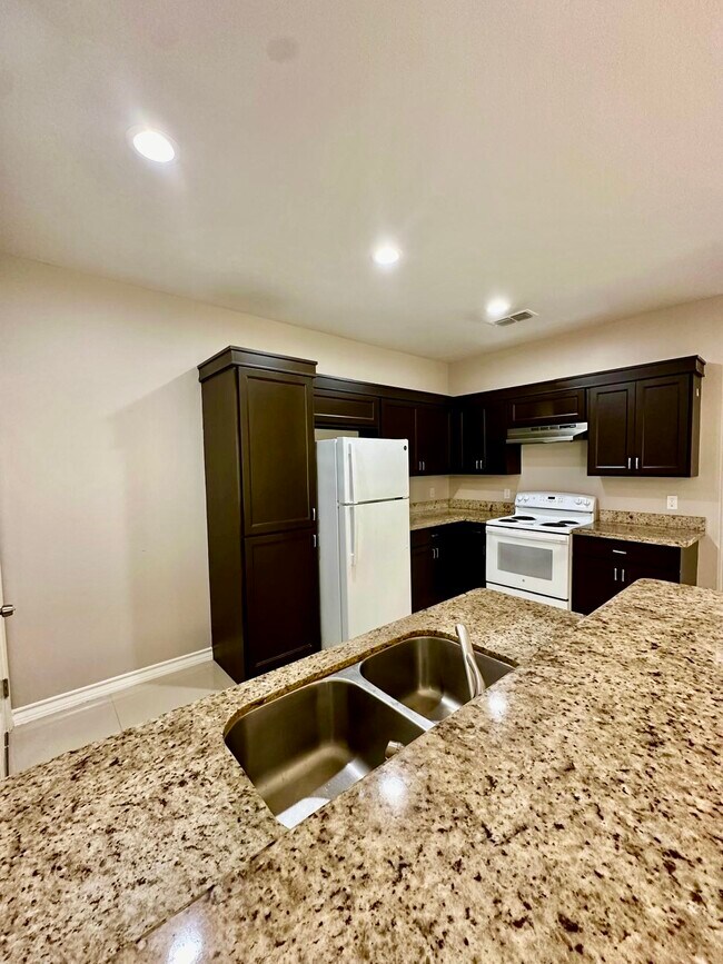 Foto del edificio - 1022 Escondido Ln E