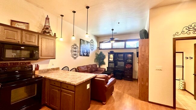 Foto del edificio - 2450 S White Mountain Rd