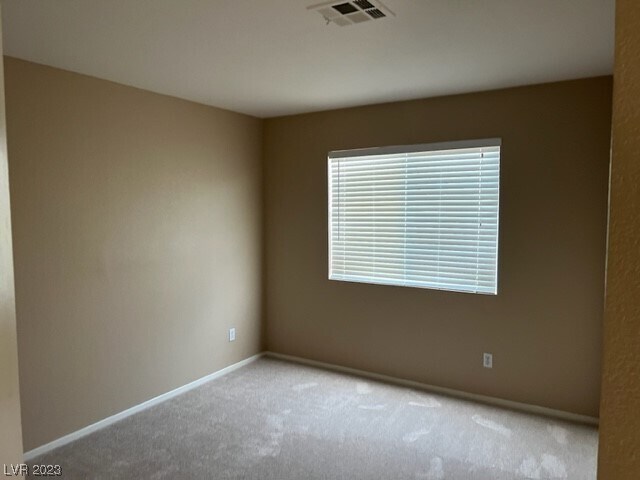 Foto del edificio - 8200 W Gilmore Ave