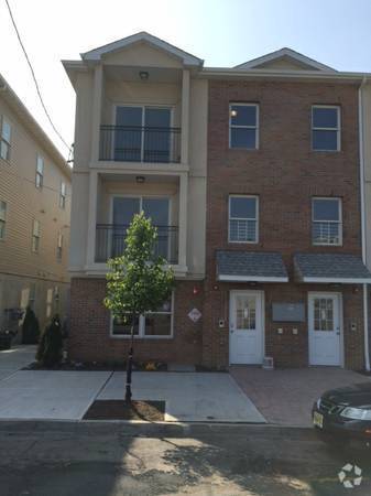 Building Photo - 111 Wales Avenue