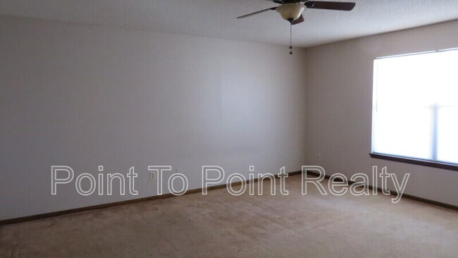 Building Photo - 1878 Shadow Ridge Trail