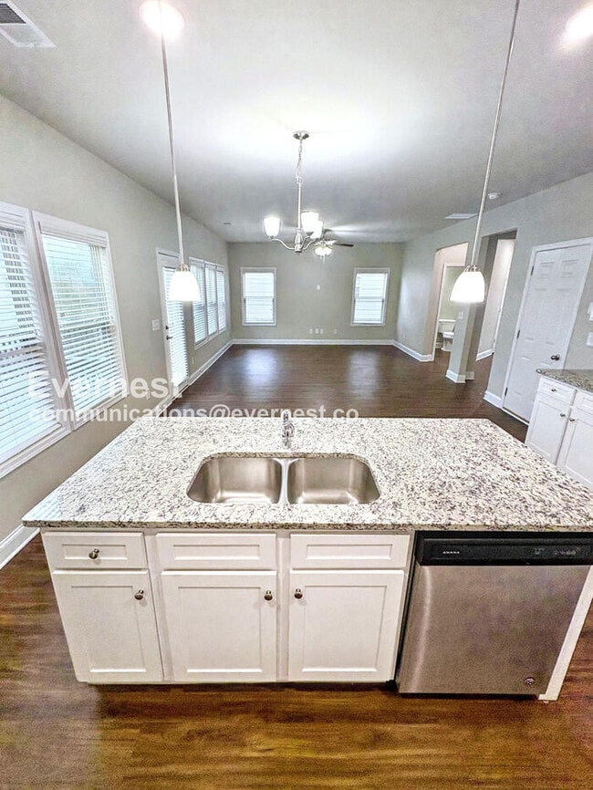 Building Photo - 130 Mandy Ln