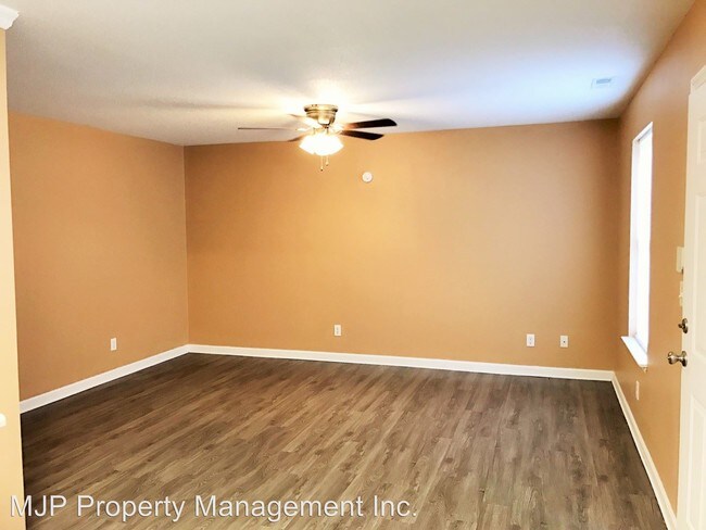 Foto del edificio - 3831 Bonny Oaks Dr