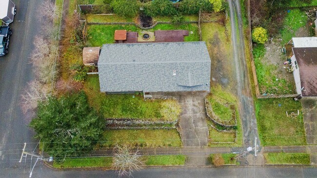 Foto del edificio - GORGEOUS 3 Bedroom (+BONUS ROOM!) 2 Bath Home with RV/Boat storage near beaches and shopping!