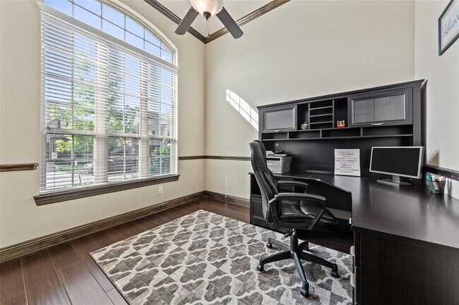 Building Photo - 2864 Nottingham Dr
