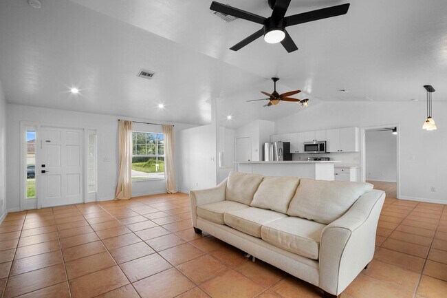 Foto del edificio - Well maintained Single family home 2 bed 2...