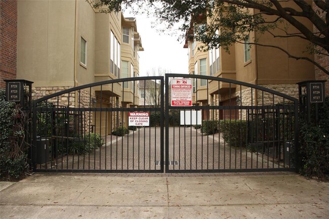 Building Photo - 5725 Kansas St