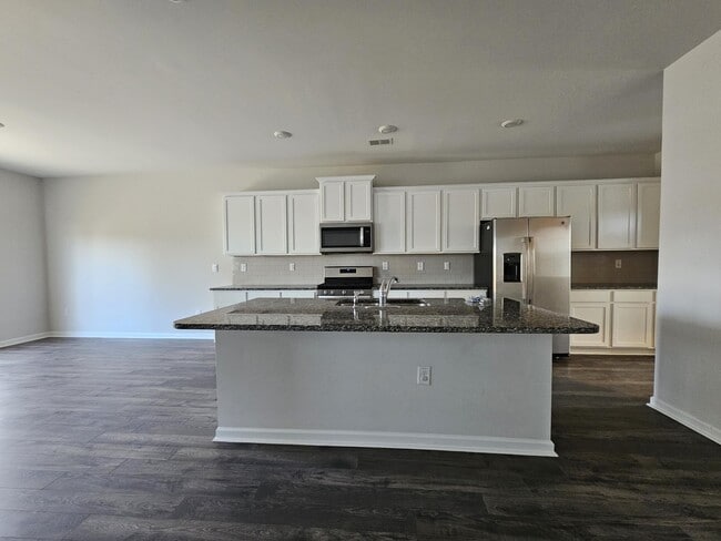 Building Photo - 1319 Birch Cir