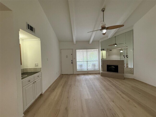 Building Photo - 5711 Sugar Hill Dr