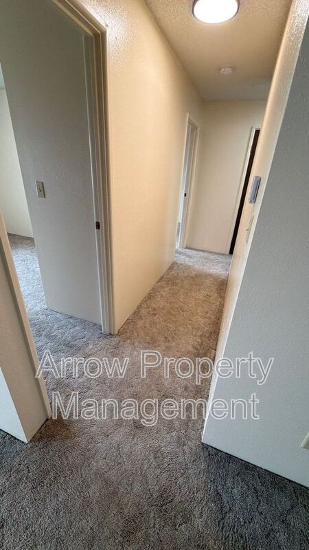 Foto del edificio - 1300 E H St