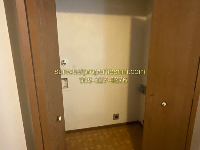 Foto del edificio - 518 N Locke Ave