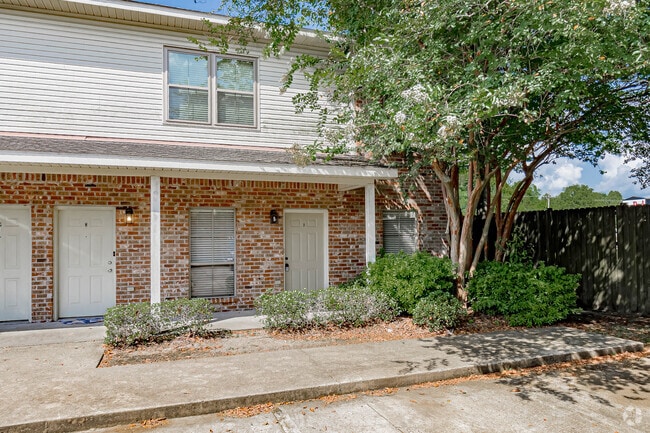 Building Photo - 828 Meadow Bend Dr