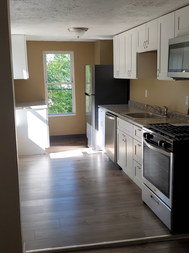 kitchen - 2903 California Ave
