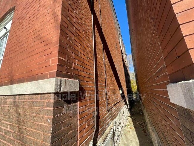 Building Photo - 3423 Montana St