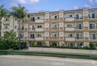 Building Photo - 118 S Clark Dr