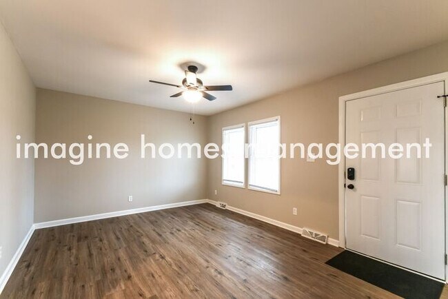 Building Photo - Cozy 3 Bedroom House in Whiteland!