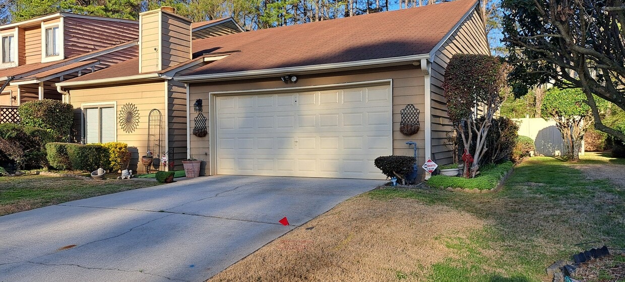 Photo - 1610 Burnstone Dr (Stone Mountain, GA)