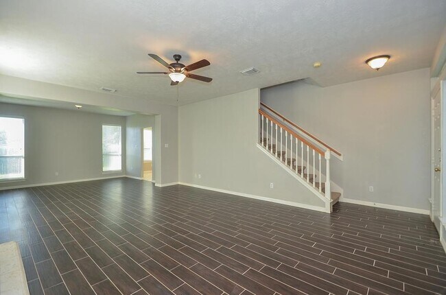 Foto del edificio - 5961 Whispering Lakes Dr