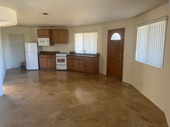 Building Photo - 2565 Bella Vista Dr