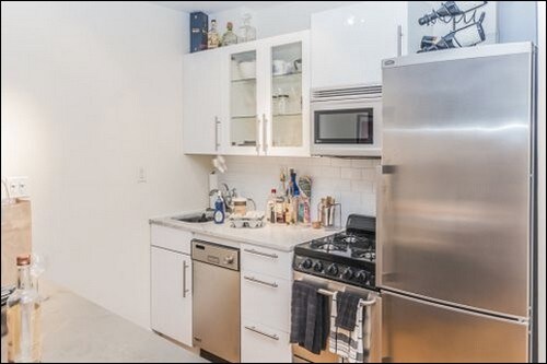 Primary Photo - 298 W 14th St