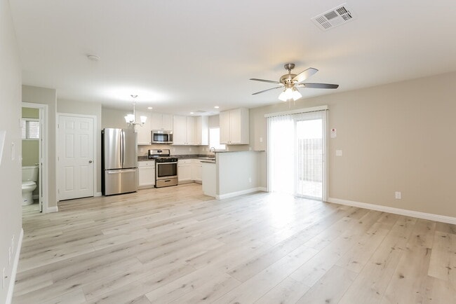 Foto del edificio - 8273 Oliver Twist Ln