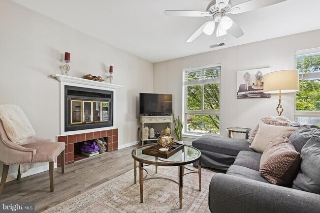 Building Photo - 409 S Sharp St