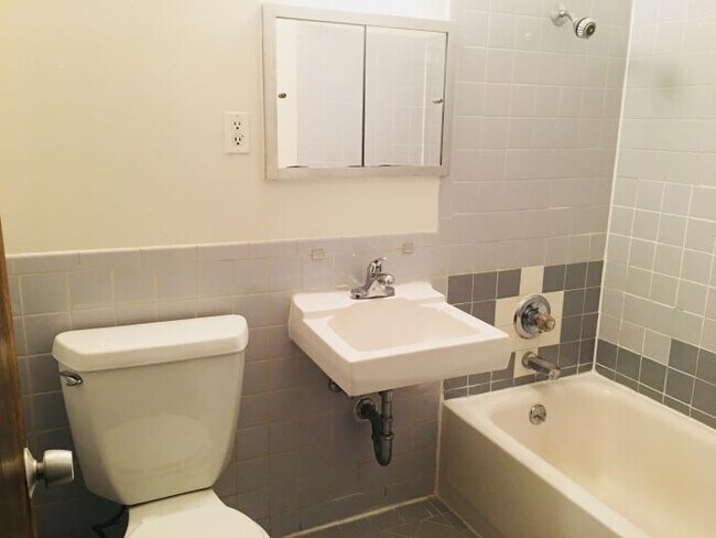 Building Photo - 1 bedroom in San Francisco CA 94122