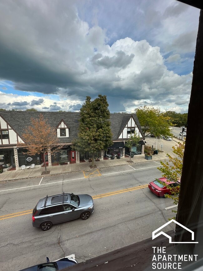 Foto del edificio - 894 Green Bay Rd