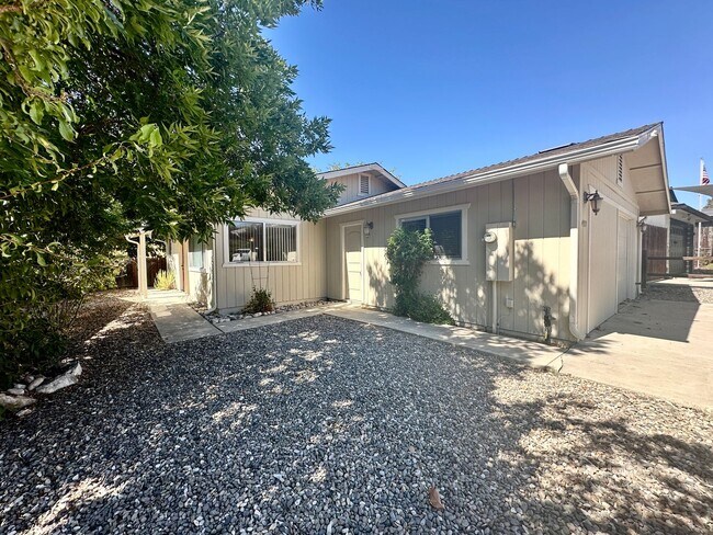 Foto del edificio - Charming 3 bedroom 1 bathroom single famil...