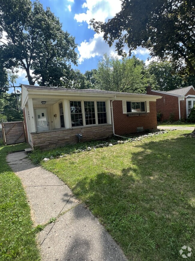 Building Photo - 3041 Sylvan Dr