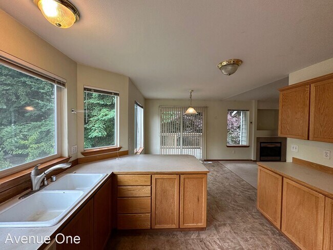 Building Photo - 5 br, 3 bath House - 5316 Picnic Point Rd