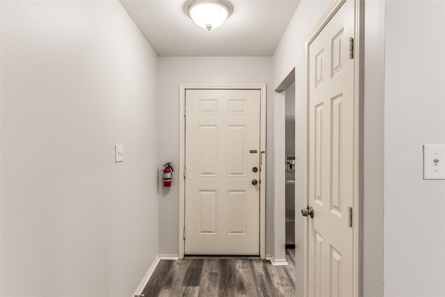 Building Photo - 1722 Redwing Bluff Dr