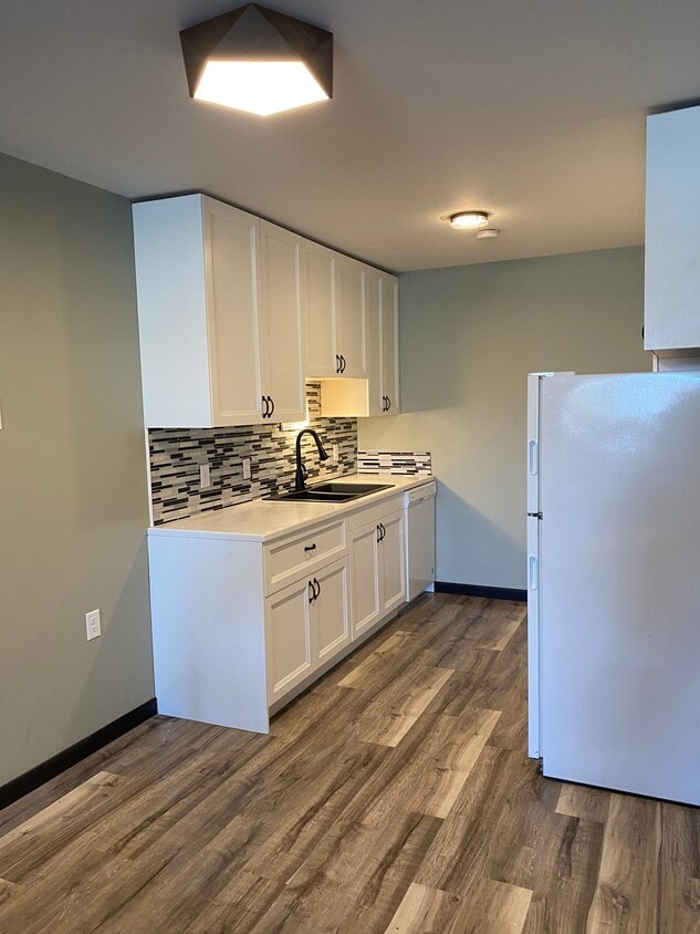 Primary Photo - 704 9th St NW