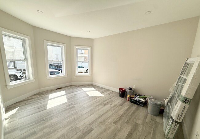 Building Photo - 10 Cawfield St
