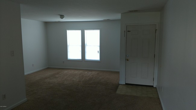 Building Photo - 109 Golden Leaf Rd