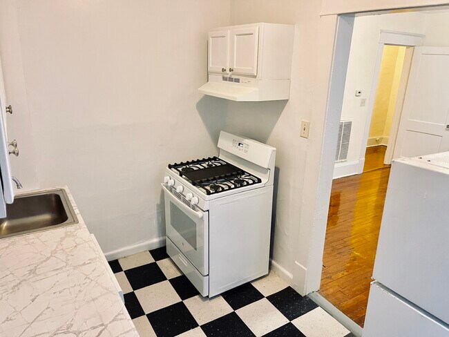 Foto del edificio - 625 N Highland Ave NE
